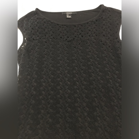 Sleeveless Top W/Crocheted Front - Picture 6 of 6